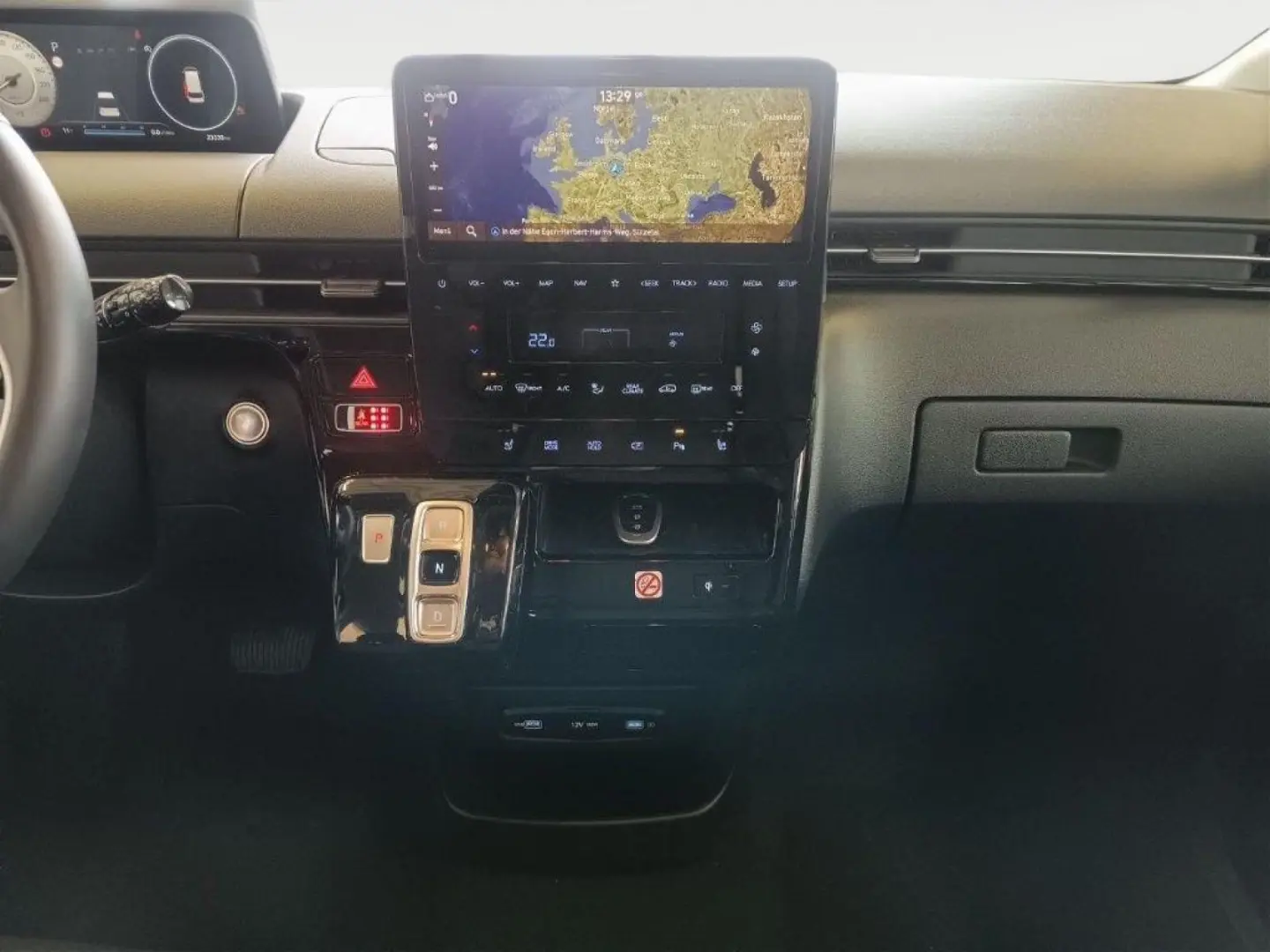 STARIA 9-Sitze 2.2 CRDi AT 2WD TREND Parkpaket N