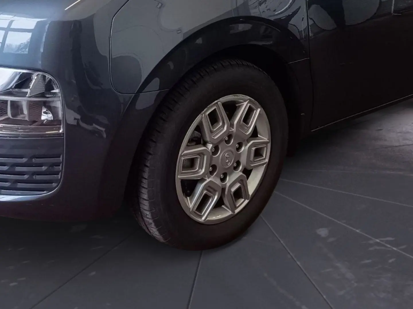 STARIA 9-Sitze 2.2 CRDi AT 2WD TREND Parkpaket N