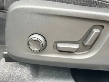 XC40 R Design B4 Navi Leder Digitales Cockpit Me