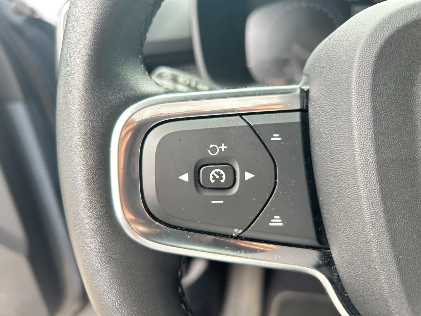 XC40 R Design B4 Navi Leder Digitales Cockpit Me