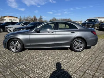 C 300e 4M AMG+DISTRONIC+AHK+KAMERA+AKUSTIKGLAS++