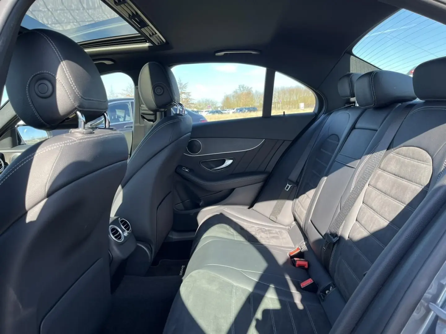 C 300e 4M AMG+DISTRONIC+AHK+KAMERA+AKUSTIKGLAS++