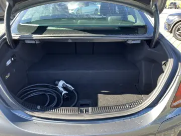 C 300e 4M AMG+DISTRONIC+AHK+KAMERA+AKUSTIKGLAS++