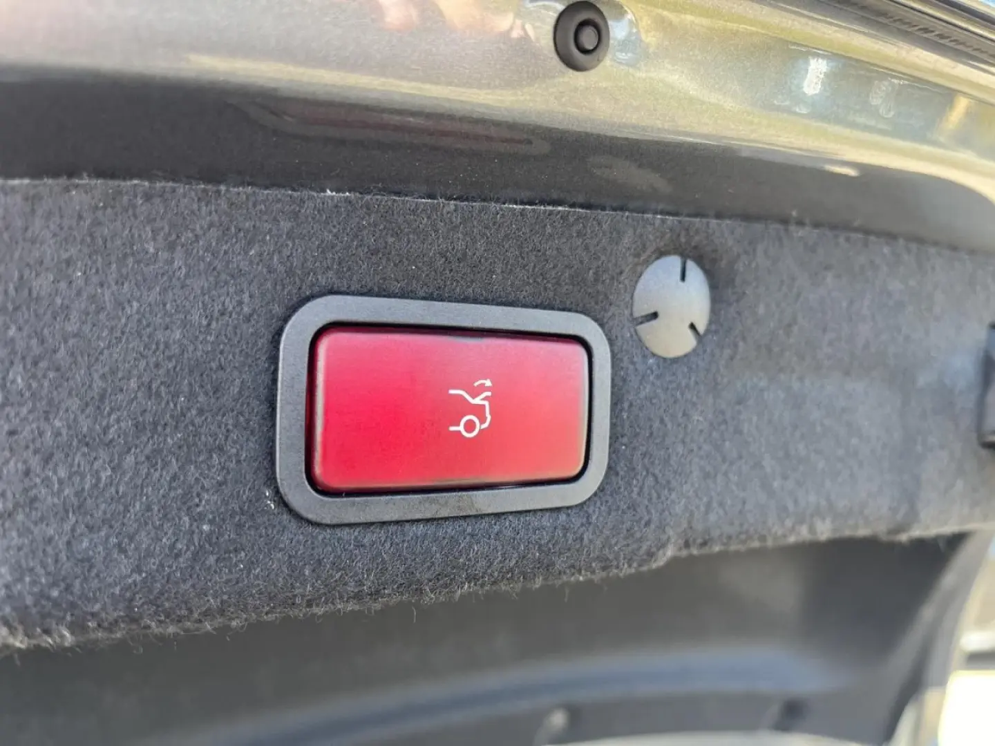 C 300e 4M AMG+DISTRONIC+AHK+KAMERA+AKUSTIKGLAS++