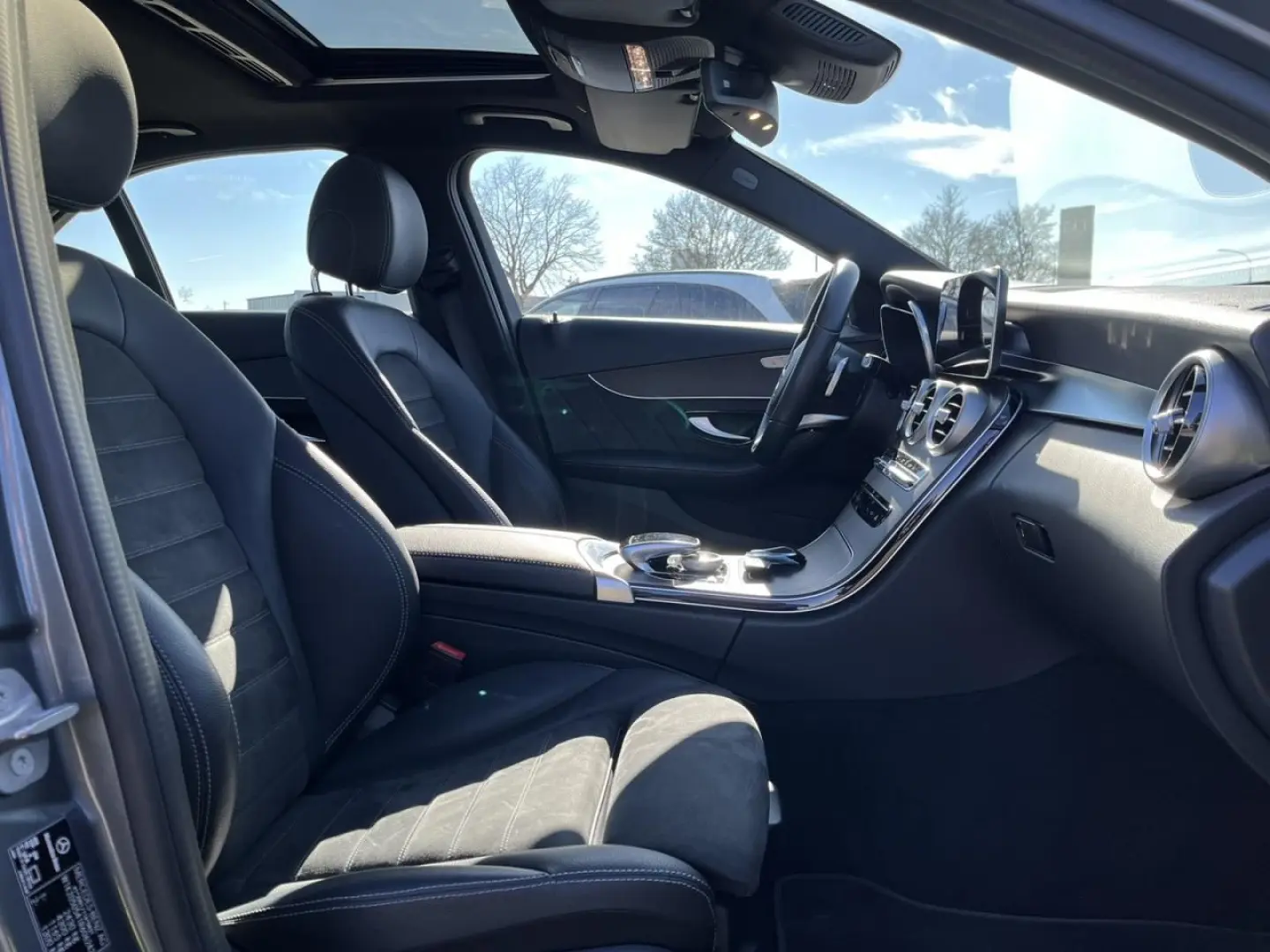 C 300e 4M AMG+DISTRONIC+AHK+KAMERA+AKUSTIKGLAS++