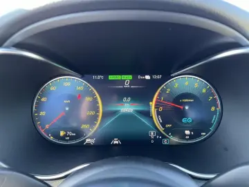 C 300e 4M AMG+DISTRONIC+AHK+KAMERA+AKUSTIKGLAS++