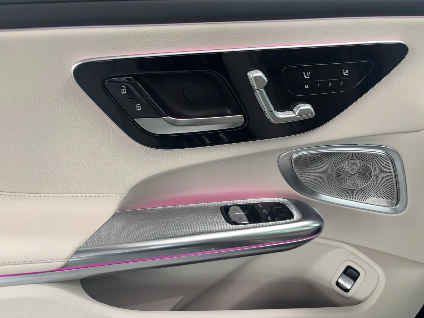 CLE 220 d Coupé Distro AMG PANO KeyGo Burm3D 360