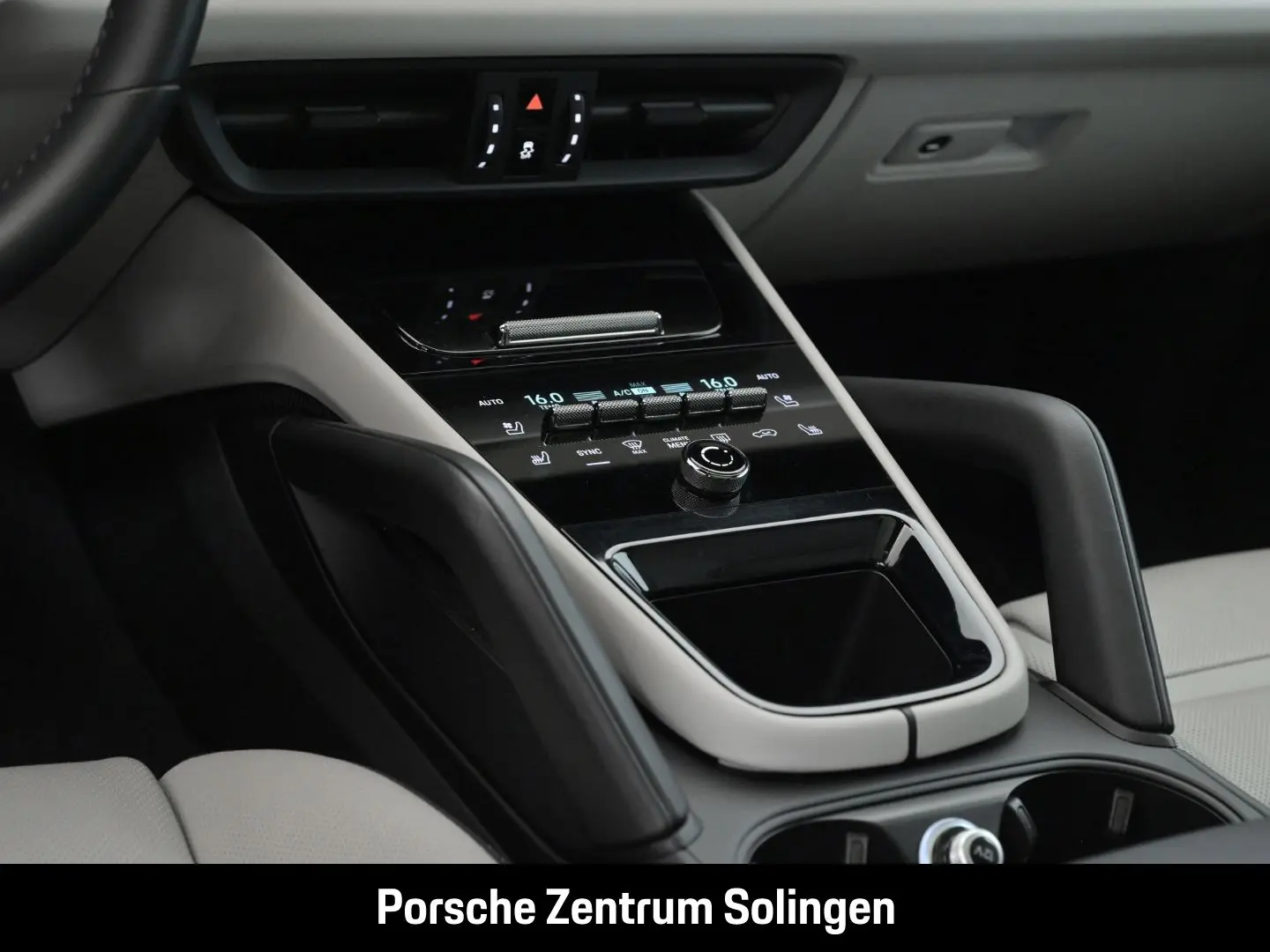 Cayenne E-Hybrid Coupe Beifahrerdisplay BOSE 22'