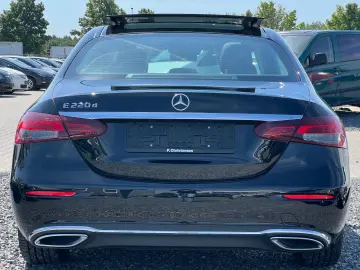 E 220d E-KlasseLim/ShzG/Pano/AHK/E.Sitz/Anbient