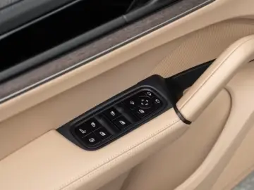 Porsche Cayenne E-Hybrid BOSE InnoDrive Panorama