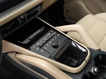 Porsche Cayenne E-Hybrid BOSE InnoDrive Panorama