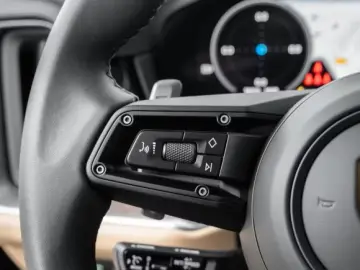 Porsche Cayenne E-Hybrid BOSE InnoDrive Panorama