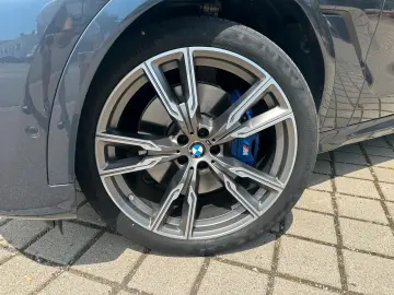 X6 M50d,ACC,HUD,SKYL,LASER,B&W,AHK,22