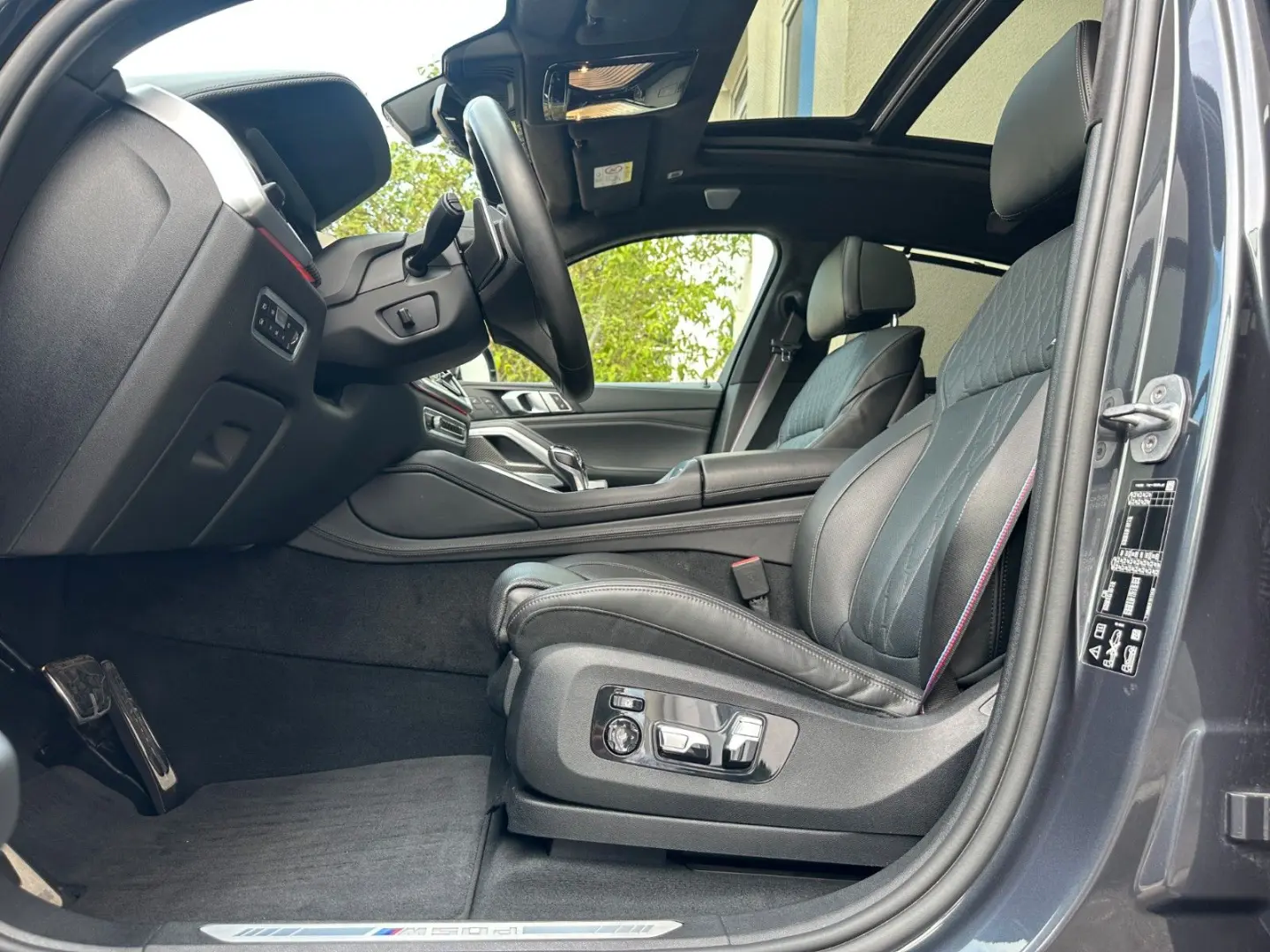 X6 M50d,ACC,HUD,SKYL,LASER,B&W,AHK,22