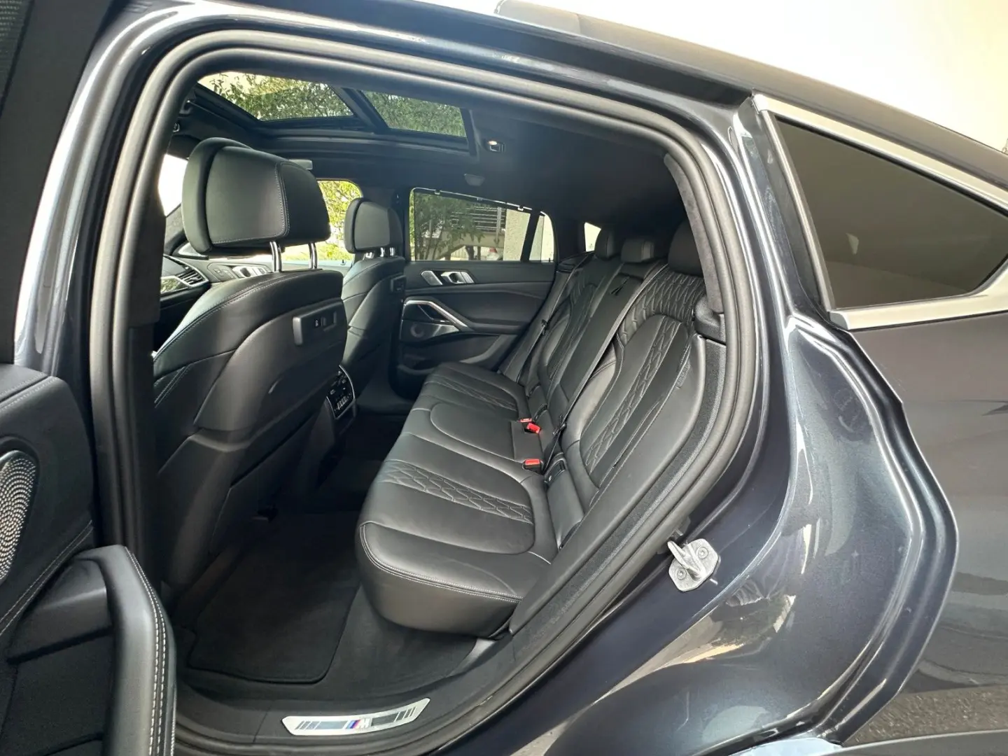 X6 M50d,ACC,HUD,SKYL,LASER,B&W,AHK,22