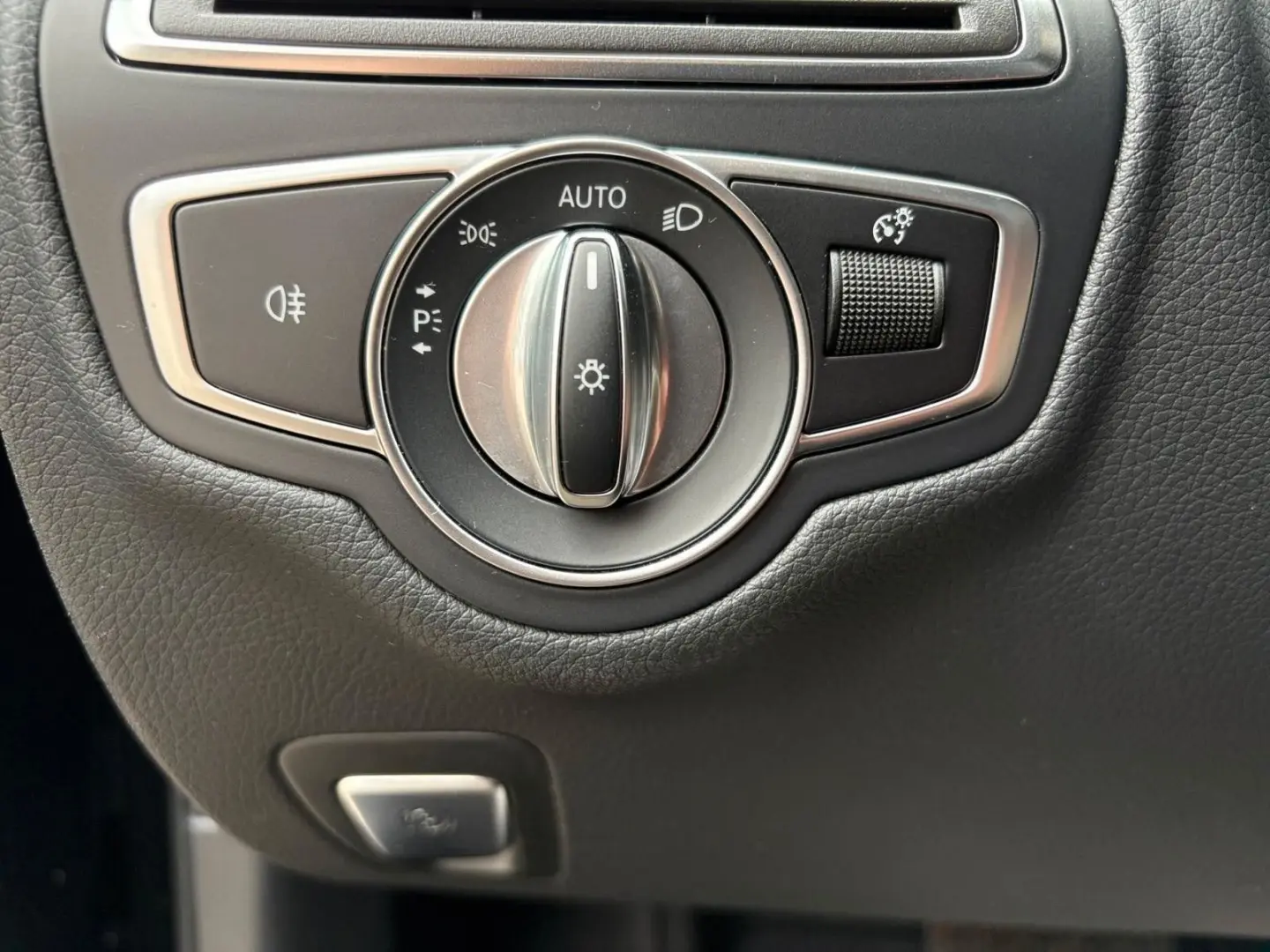 C 220d LIM AUTOMATIK - NAVI*APP*LEDER*AVANTGARDE