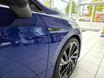 Golf VIII Limo R 4Motion Panorama Harman Kardon