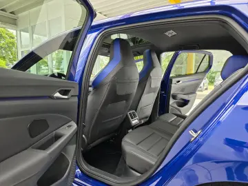 Golf VIII Limo R 4Motion Panorama Harman Kardon