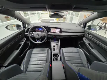 Golf VIII Limo R 4Motion Panorama Harman Kardon