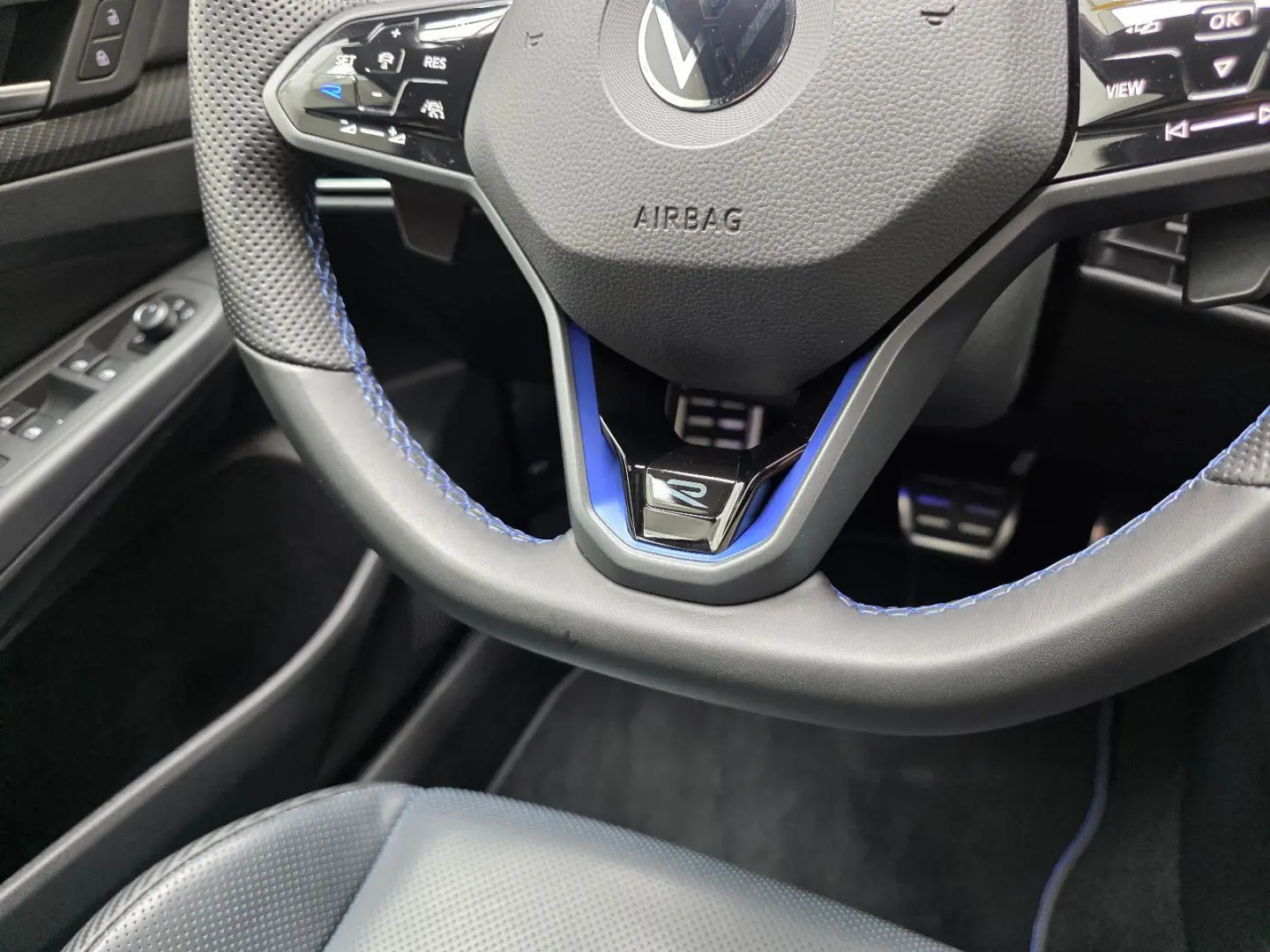 Golf VIII Limo R 4Motion Panorama Harman Kardon