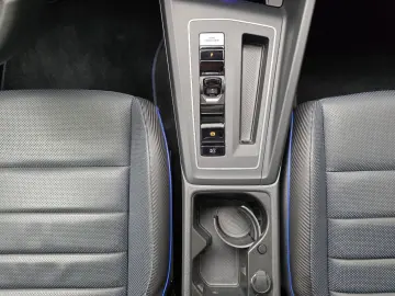 Golf VIII Limo R 4Motion Panorama Harman Kardon