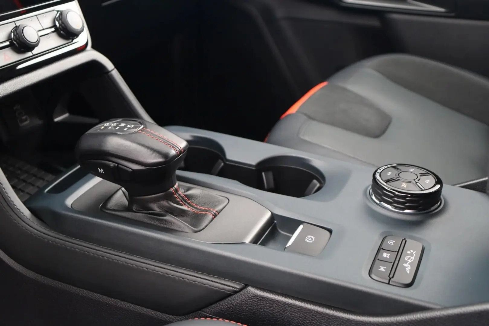 Ranger Raptor DK e-4WD 3.0 +1.HAND+AHK*NAVI+LED+