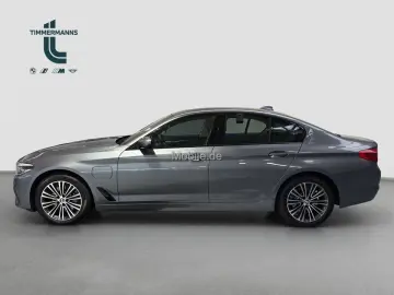 530e xDrive adapLED HUD Harman Glasdach