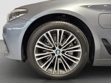 530e xDrive adapLED HUD Harman Glasdach