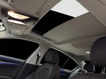 530e xDrive adapLED HUD Harman Glasdach