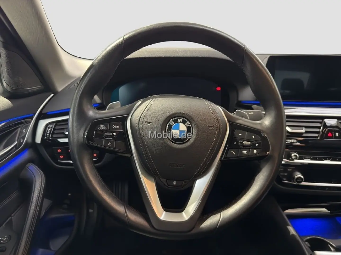530e xDrive adapLED HUD Harman Glasdach