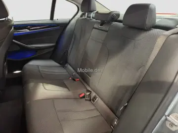 530e xDrive adapLED HUD Harman Glasdach