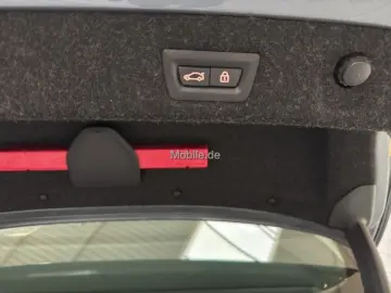 530e xDrive adapLED HUD Harman Glasdach