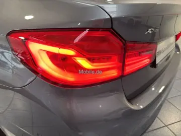 530e xDrive adapLED HUD Harman Glasdach