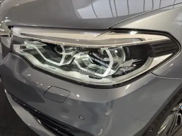 530e xDrive adapLED HUD Harman Glasdach