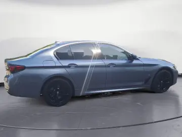 530e xDrive Limousine M Sport AHK Driving Assist