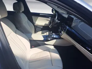530e xDrive Limousine M Sport AHK Driving Assist
