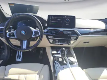 530e xDrive Limousine M Sport AHK Driving Assist
