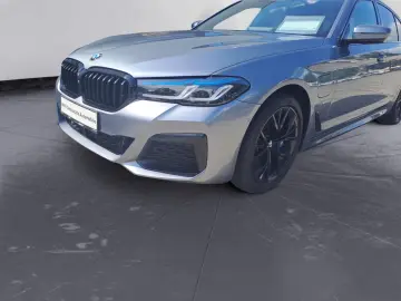 530e xDrive Limousine M Sport AHK Driving Assist