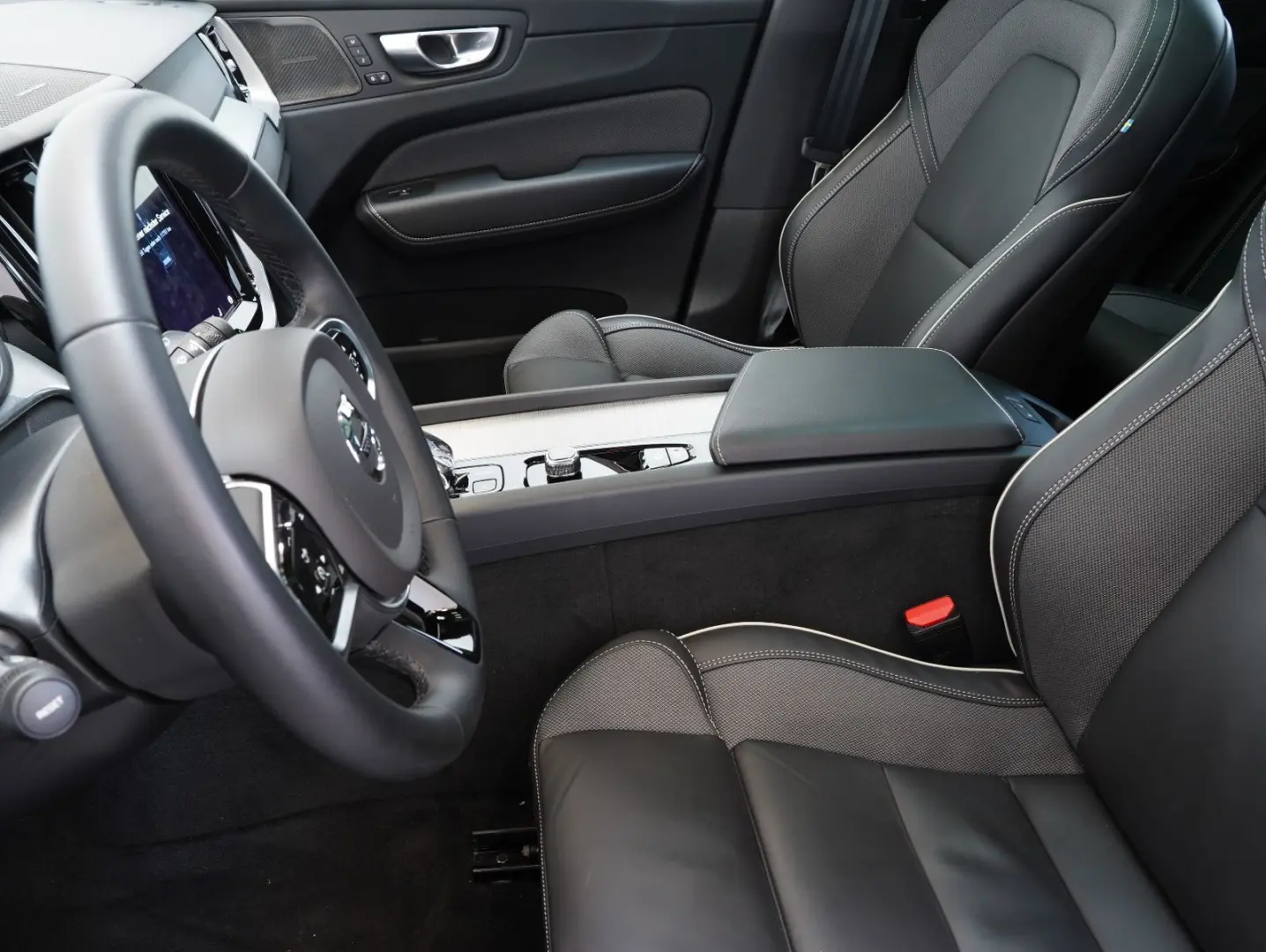 XC60 B4 D AWD Plus Dark
