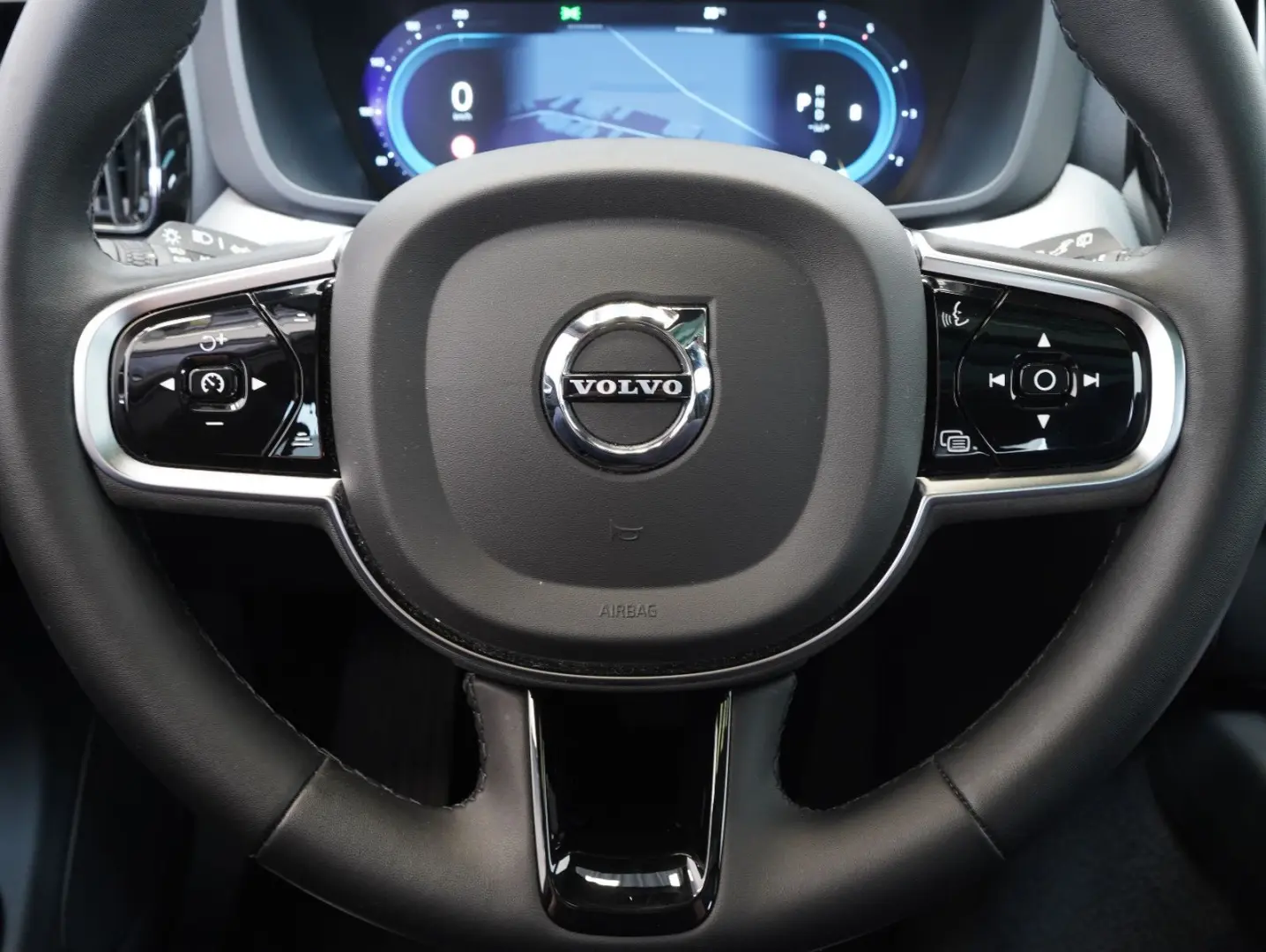 XC60 B4 D AWD Plus Dark