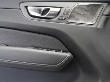 XC60 B4 D AWD Plus Dark
