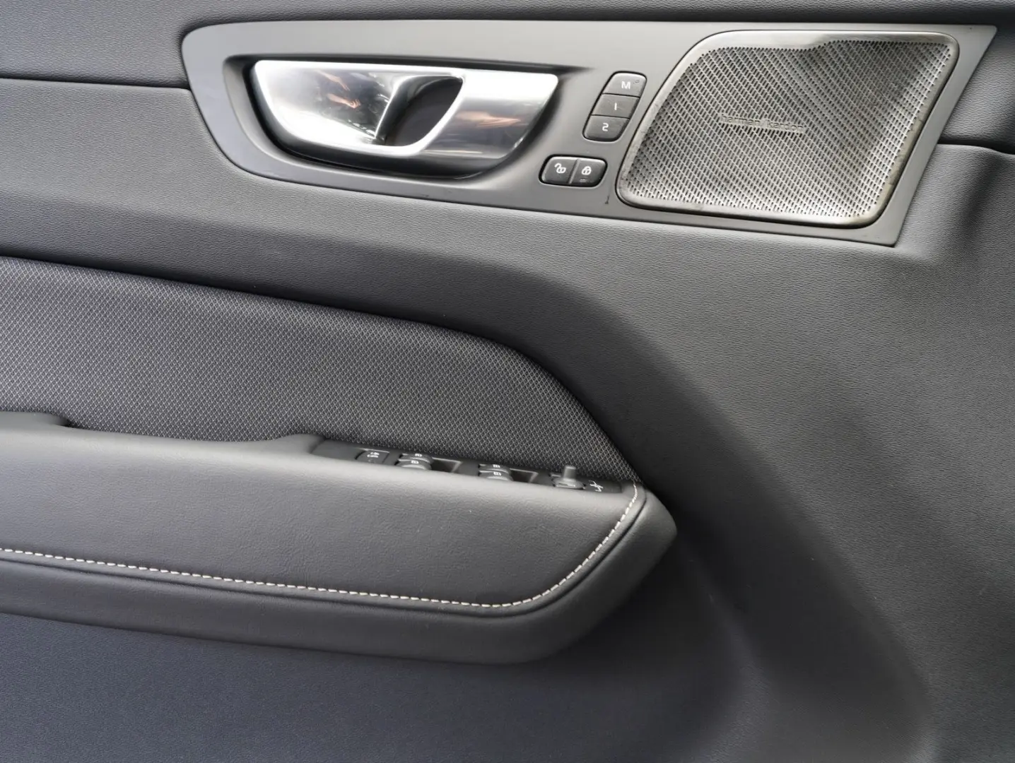 XC60 B4 D AWD Plus Dark