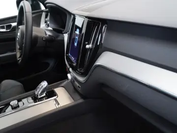 XC60 B4 D AWD Plus Dark