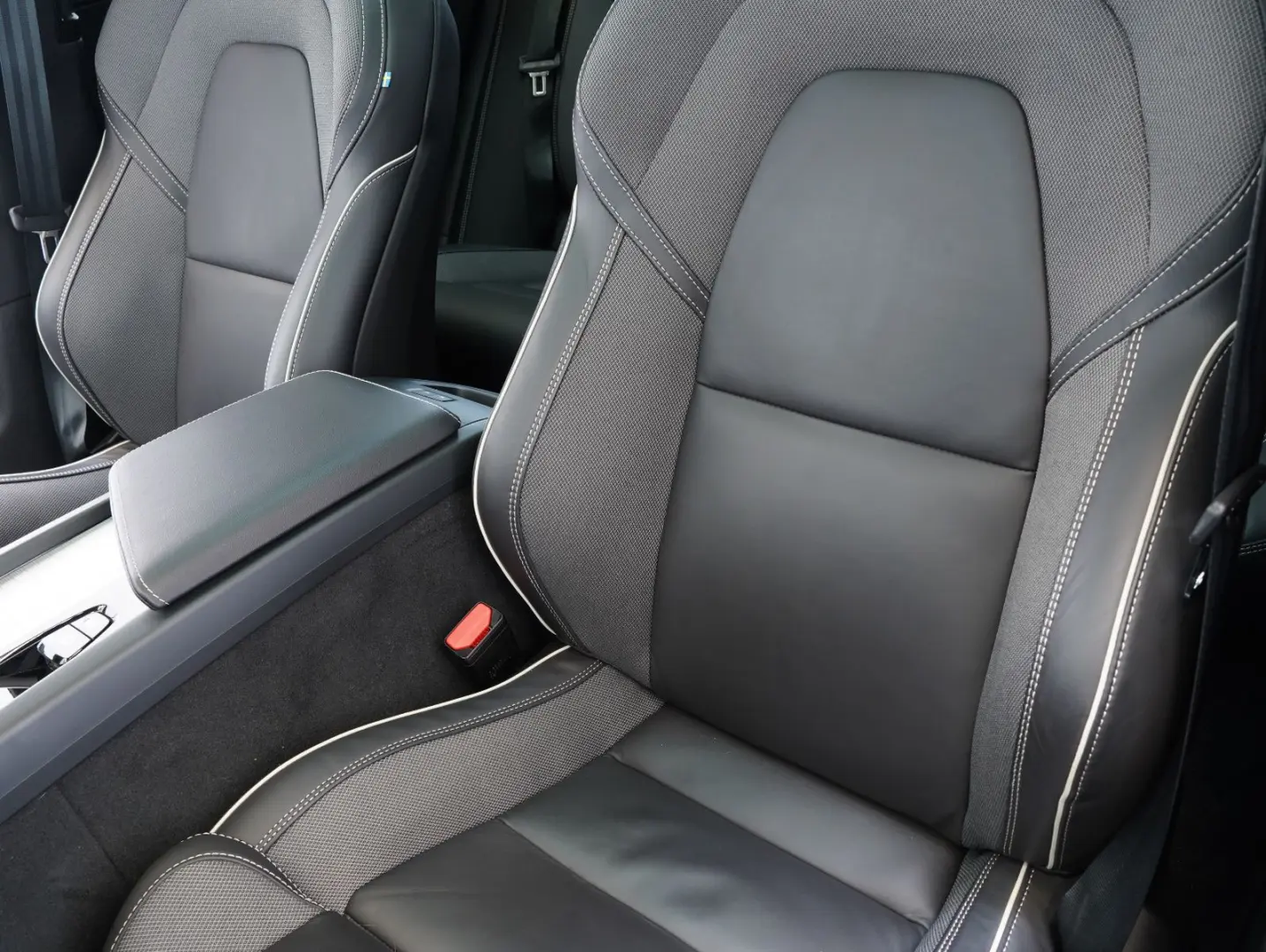XC60 B4 D AWD Plus Dark