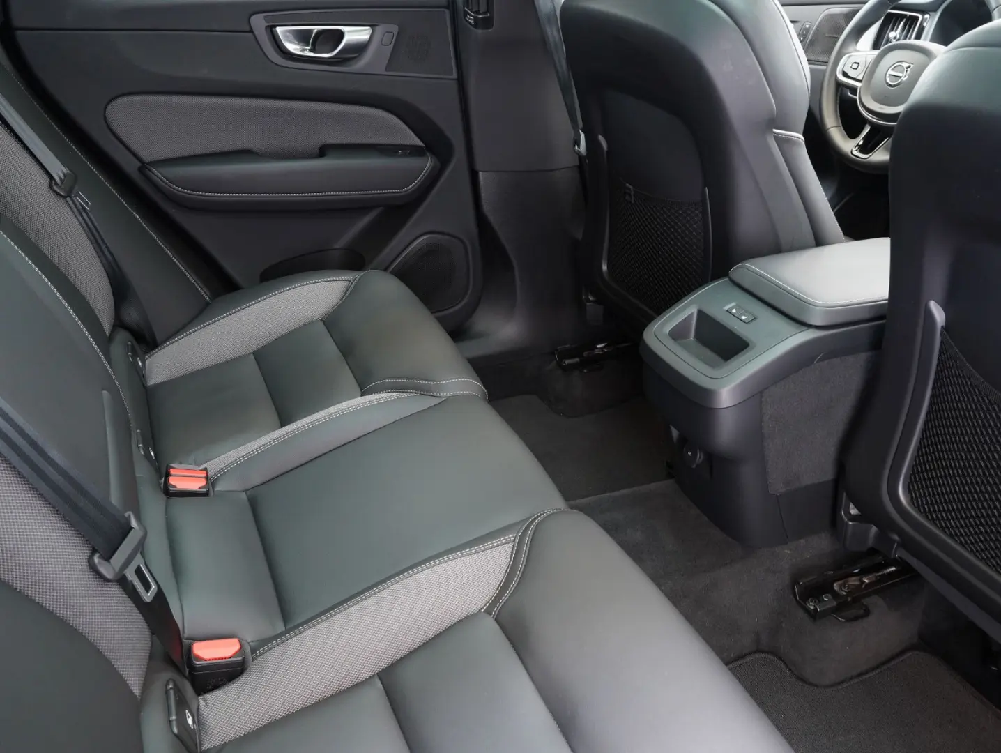XC60 B4 D AWD Plus Dark