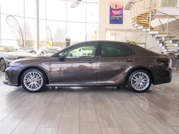Toyota Camry 2.5 Hybrid e-CVT