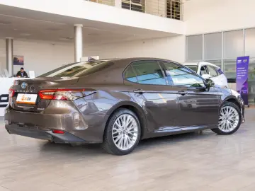 Toyota Camry 2.5 Hybrid e-CVT