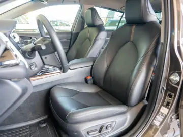 Toyota Camry 2.5 Hybrid e-CVT