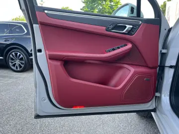 Macan | Panorama Dachsystem | BOSE Surround |