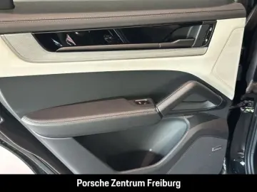 Cayenne E-Hybrid BOSE Sportabgasanlage Panorama